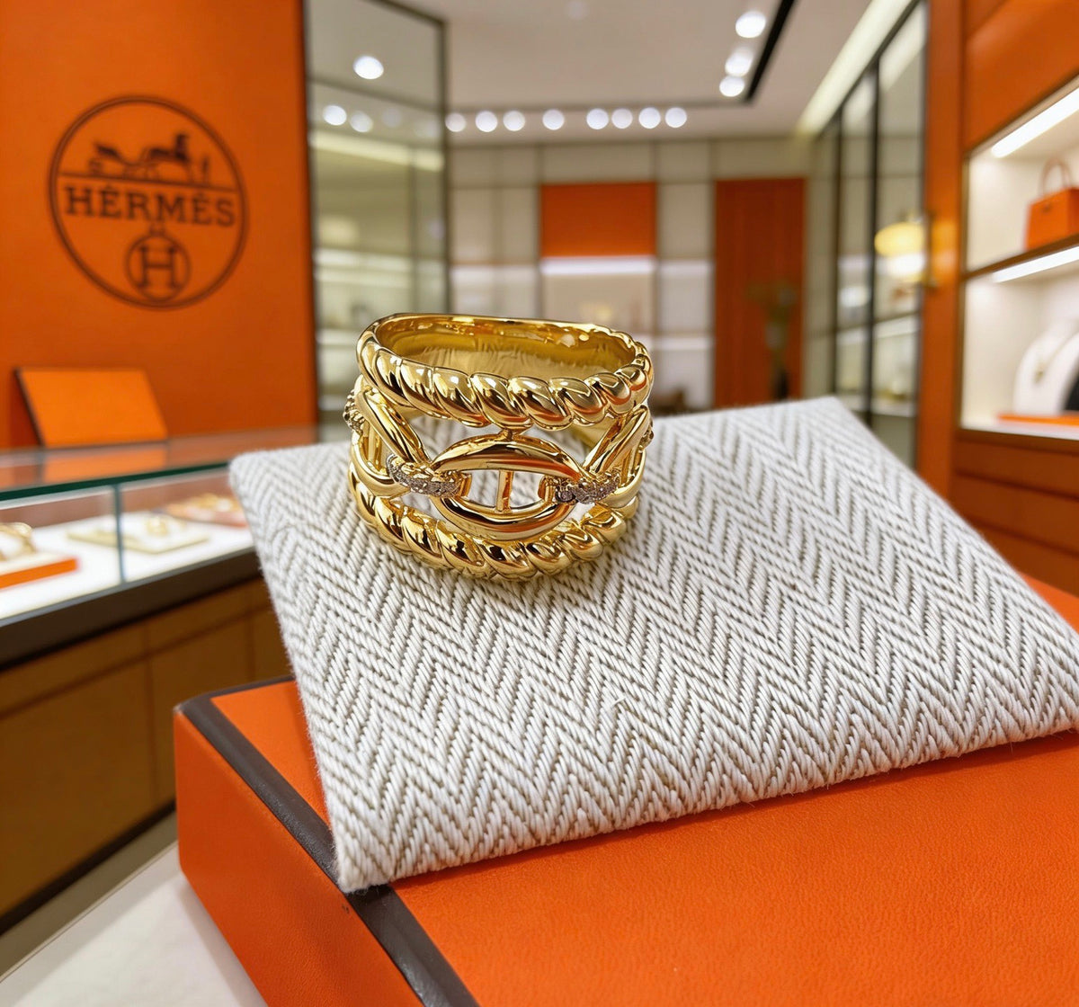 Toggle Statement Ring in Gold-Tone – Toggle Detail main product view