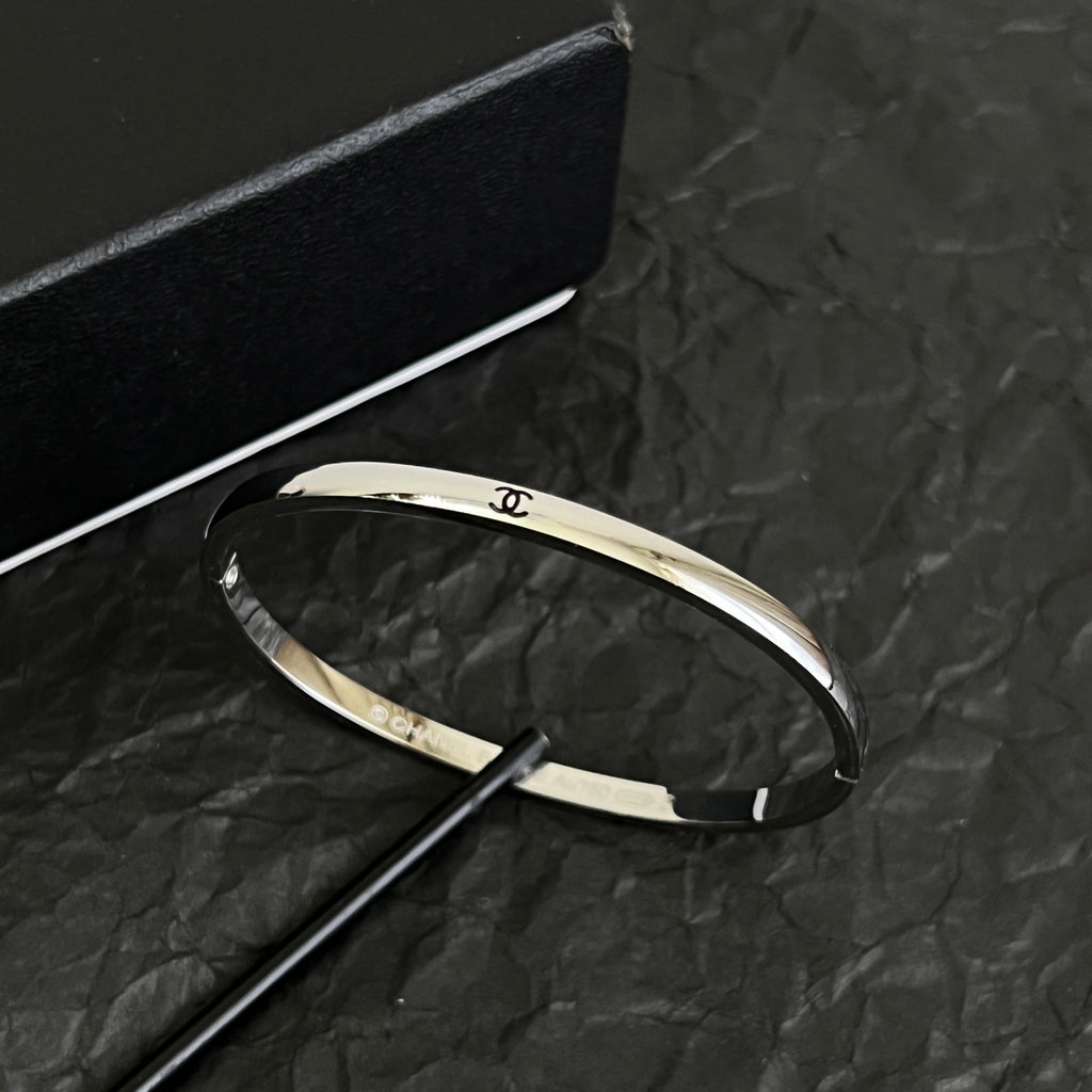 Signature Emblem Bangle in Polished Metal-Tone – Design 035 detail view