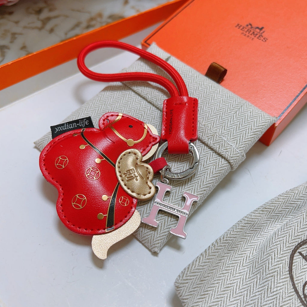Horse Keychain in Silver-Tone – Design 066 styled product view