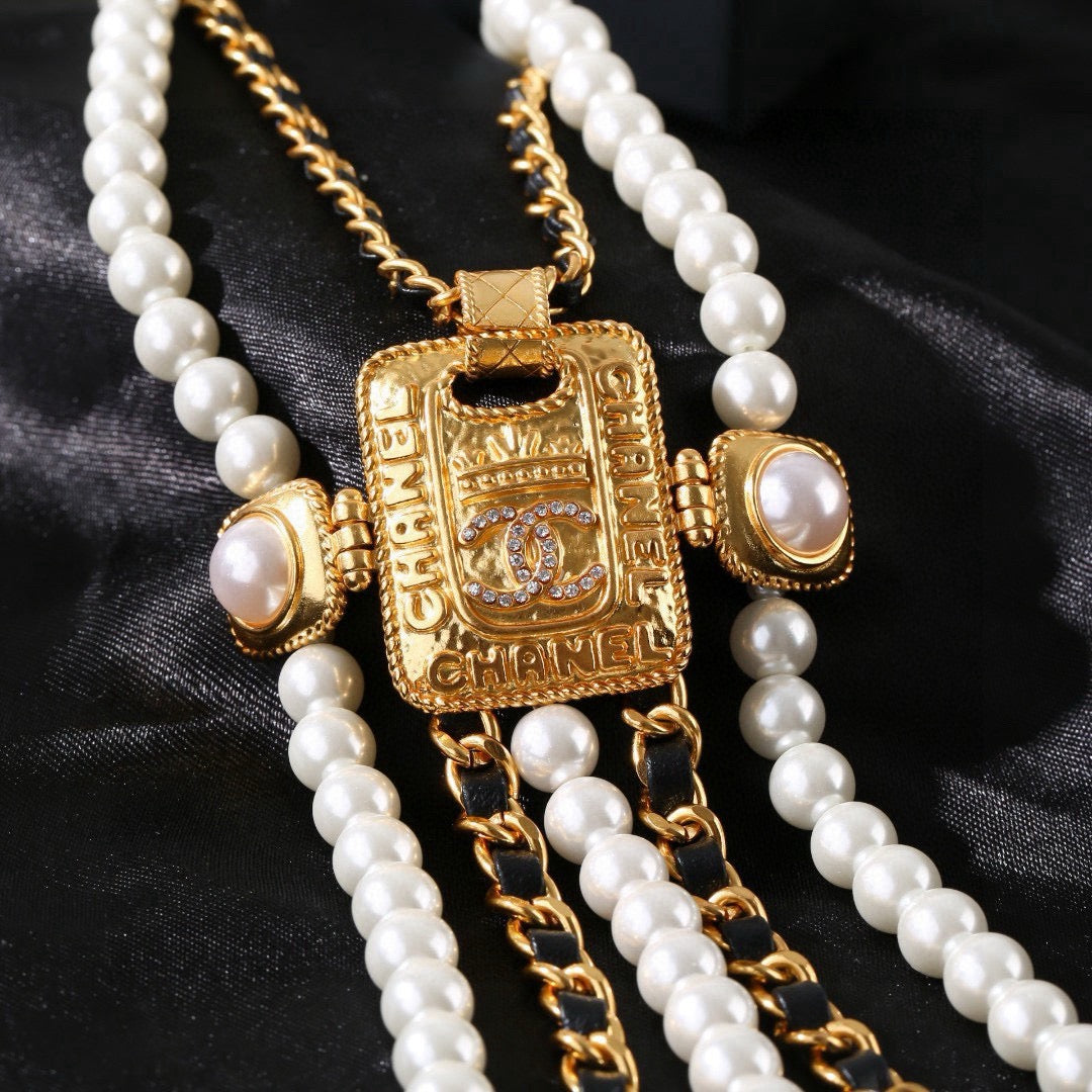 Double-C Emblem Pendant Necklace in Gold-Tone – Design 027 side detail