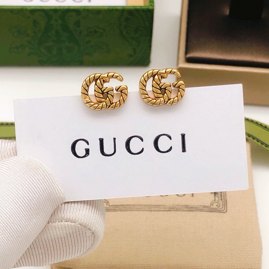 Double-G Emblem Stud Earrings in Polished Metal-Tone – Design 034 main product view