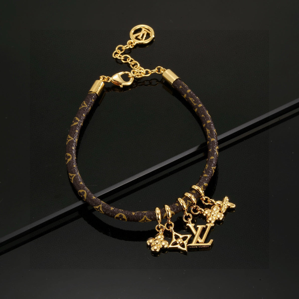 Geometric Emblem Leather-Detail Bracelet – Leather Detail – Design 024 detail view