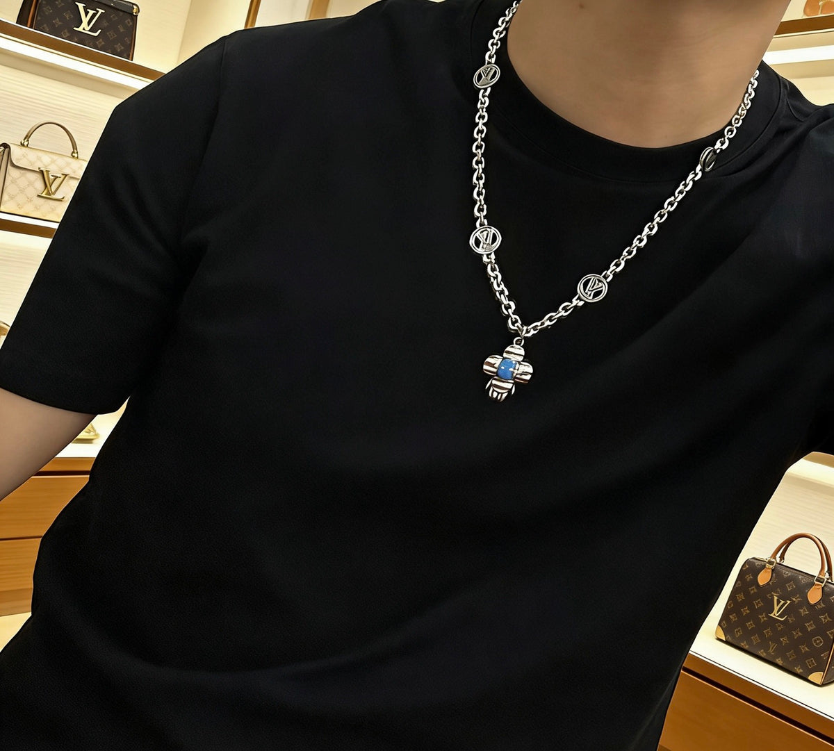 Chain Pendant Necklace in Silver-Tone – Design 044 side detail