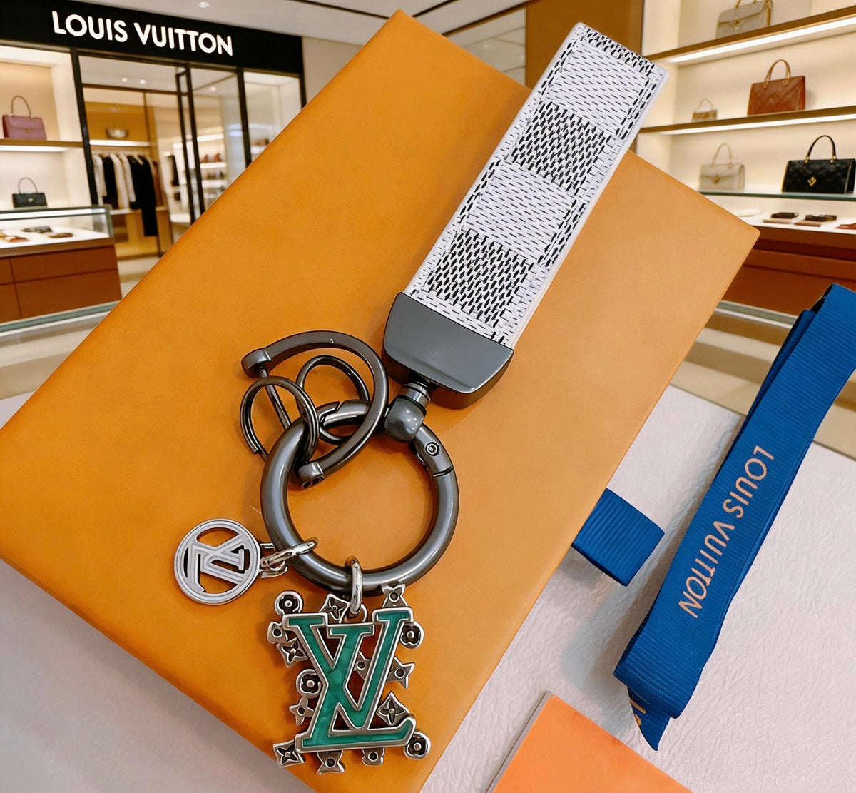 Bag Motif Keychain – Bag Detail – Design 123 detail view