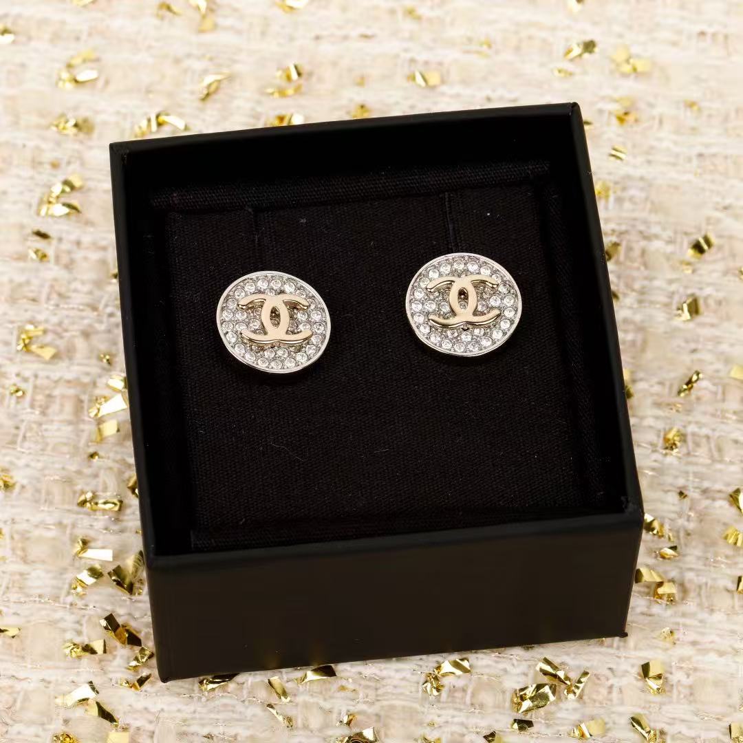 Double-C Emblem Stud Earrings in Gold-Tone – Design 048 side detail