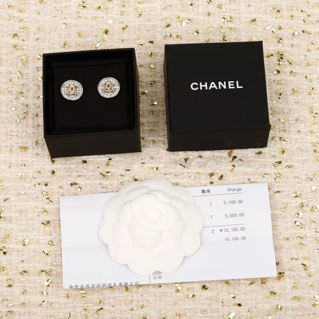 Double-C Emblem Stud Earrings in Gold-Tone – Design 043 close-up detail