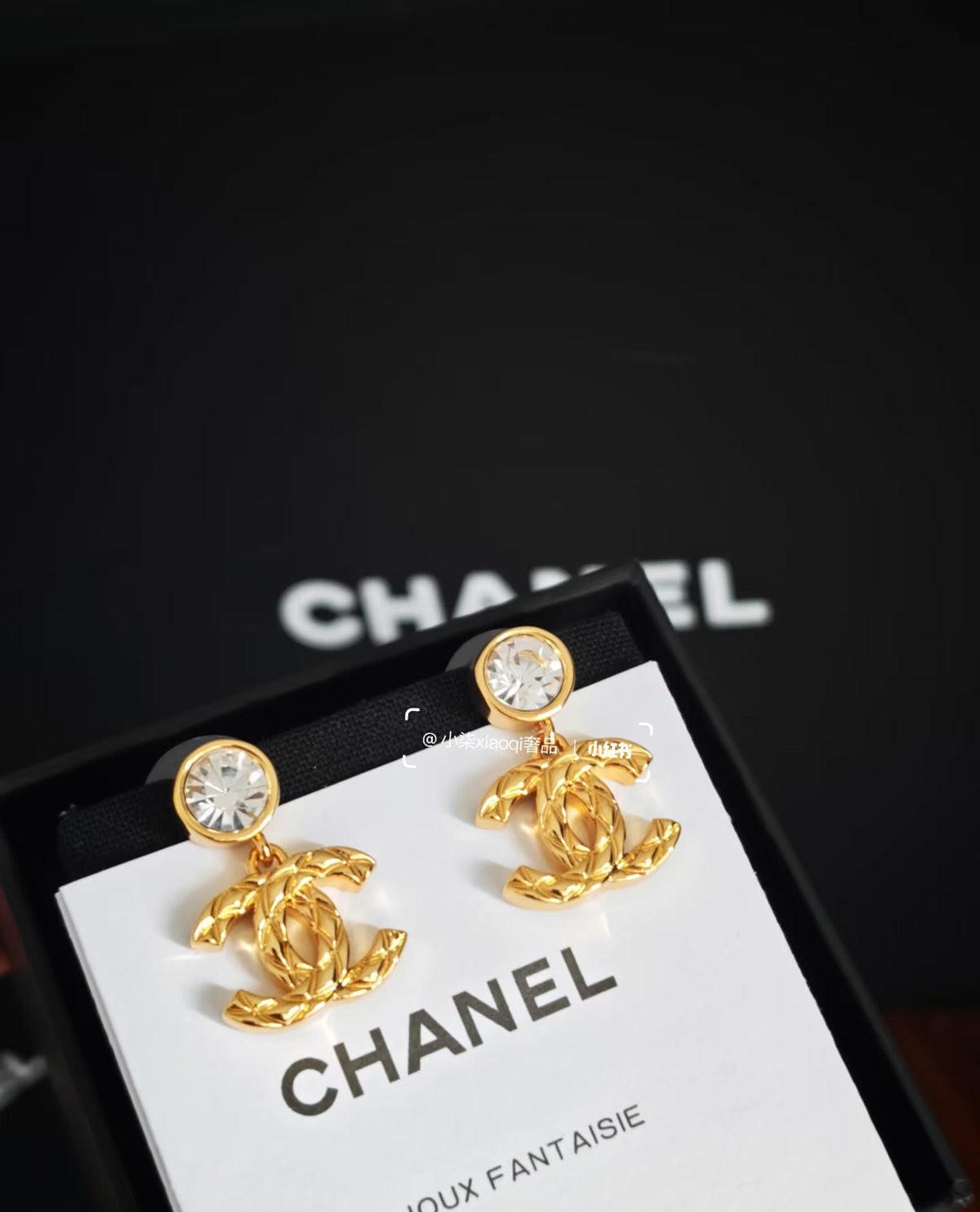Double-C Emblem Stud Earrings in Gold-Tone – Design 046 close-up detail