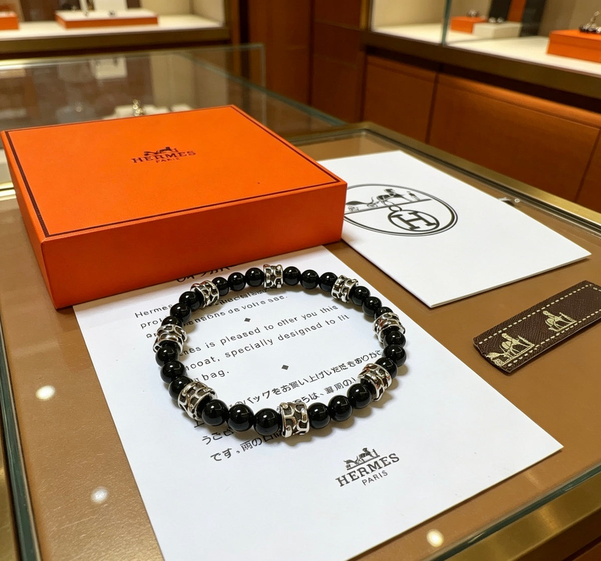 Horse Bracelet in Polished Metal-Tone – Agate Detail styled product view