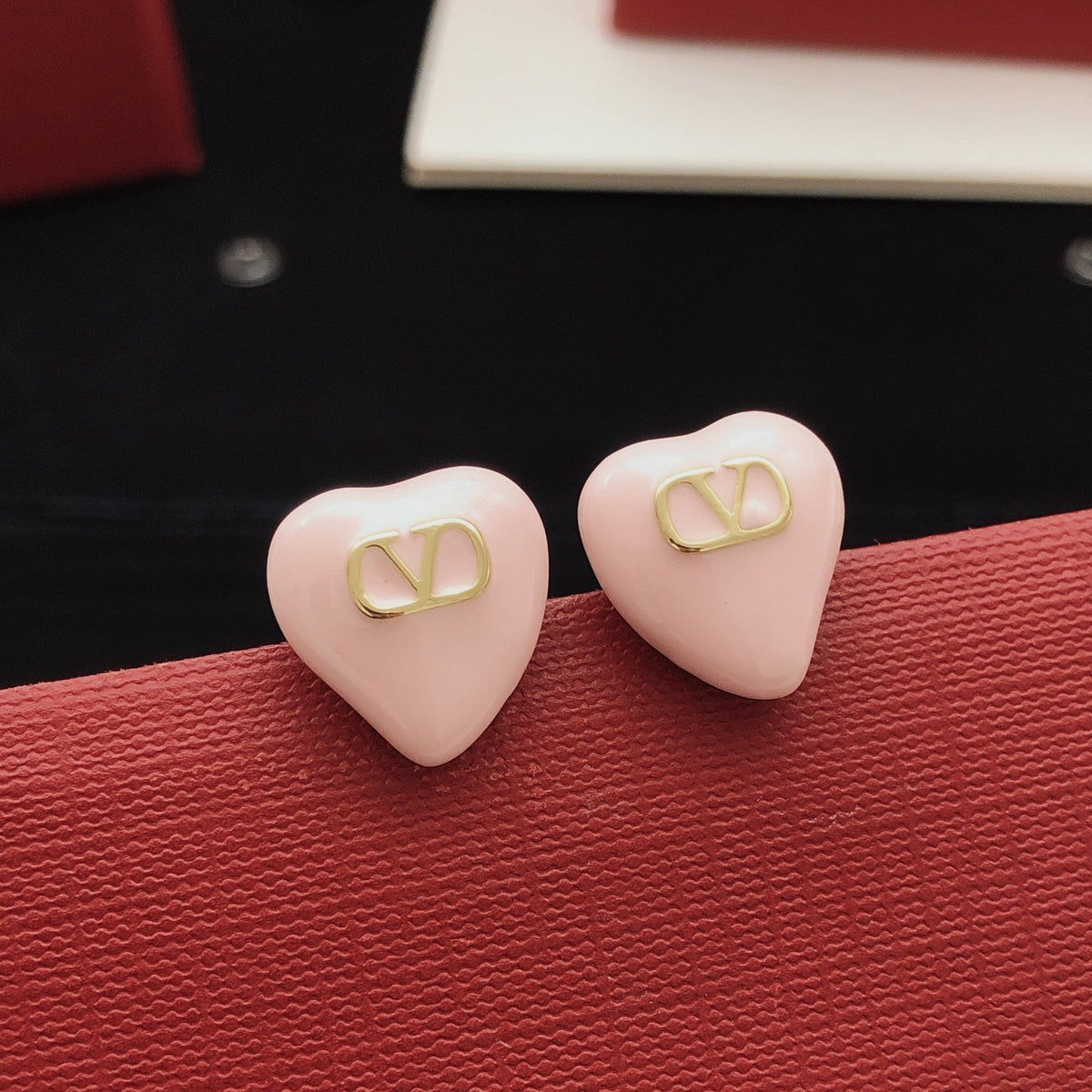 Heart Stud Earrings in Gold-Tone – Pink – Design 03 detail view