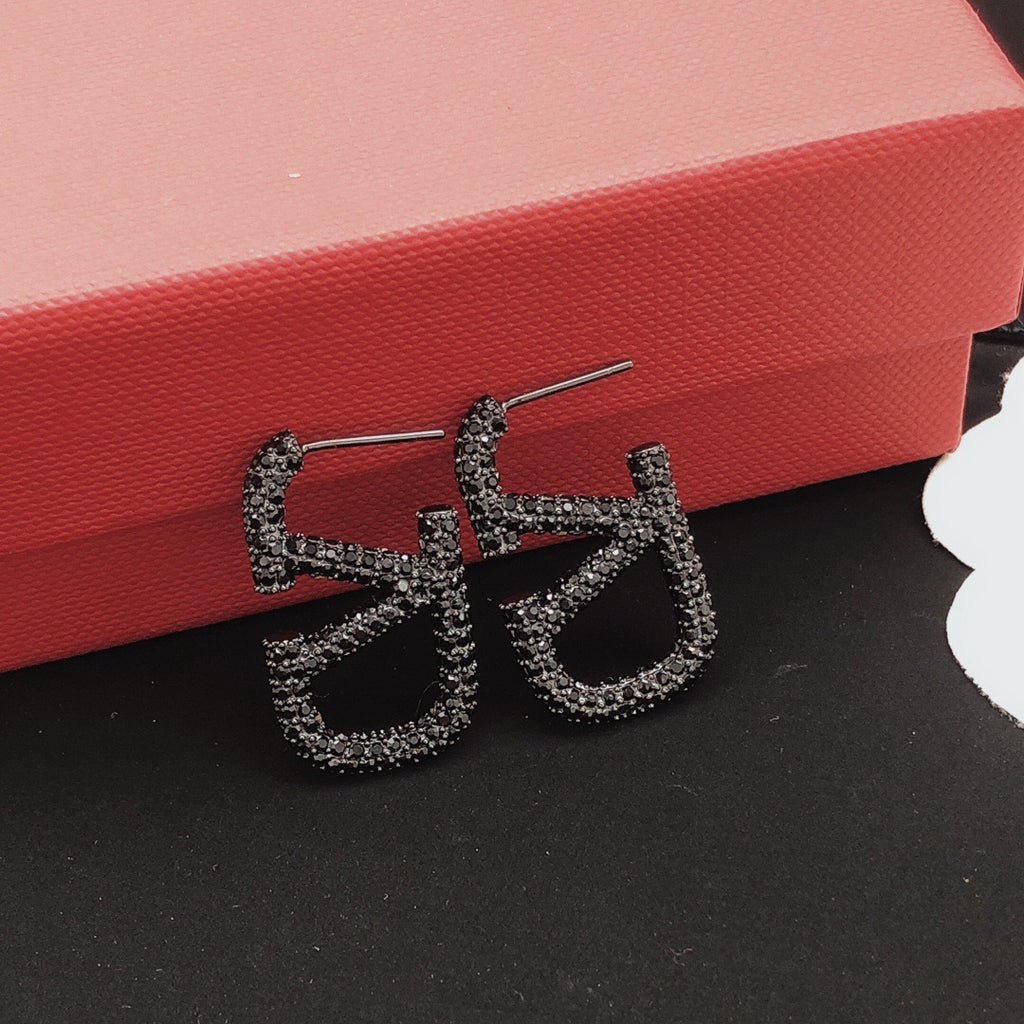 V Emblem Jewelry Accessory – Black main product view