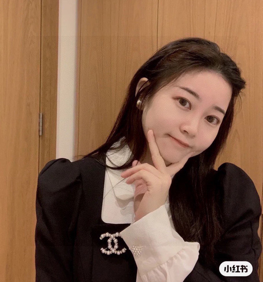 Double-C Emblem Brooch in Polished Metal-Tone – Design 008 side detail