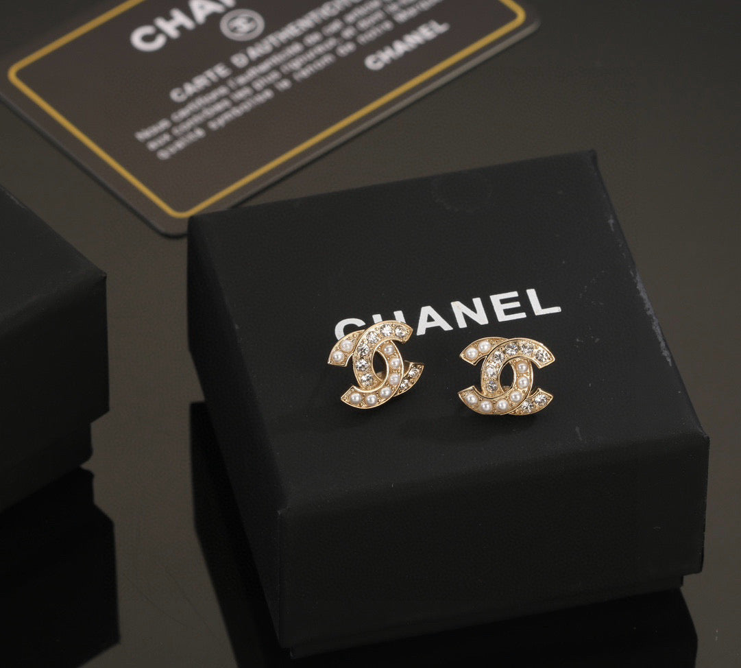 Double-C Emblem Stud Earrings in Polished Metal-Tone – Design 439 main product view