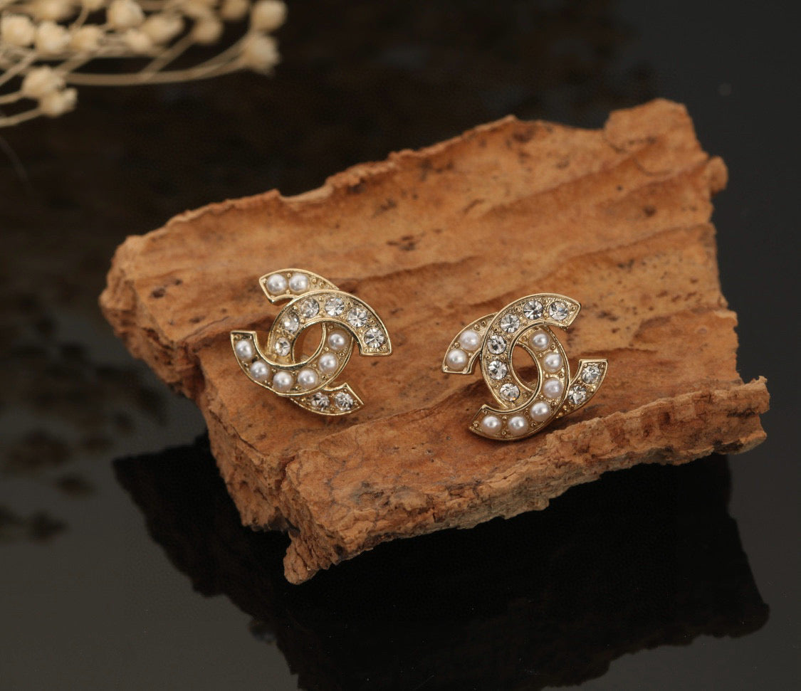 Double-C Emblem Stud Earrings in Polished Metal-Tone – Design 439 close-up detail