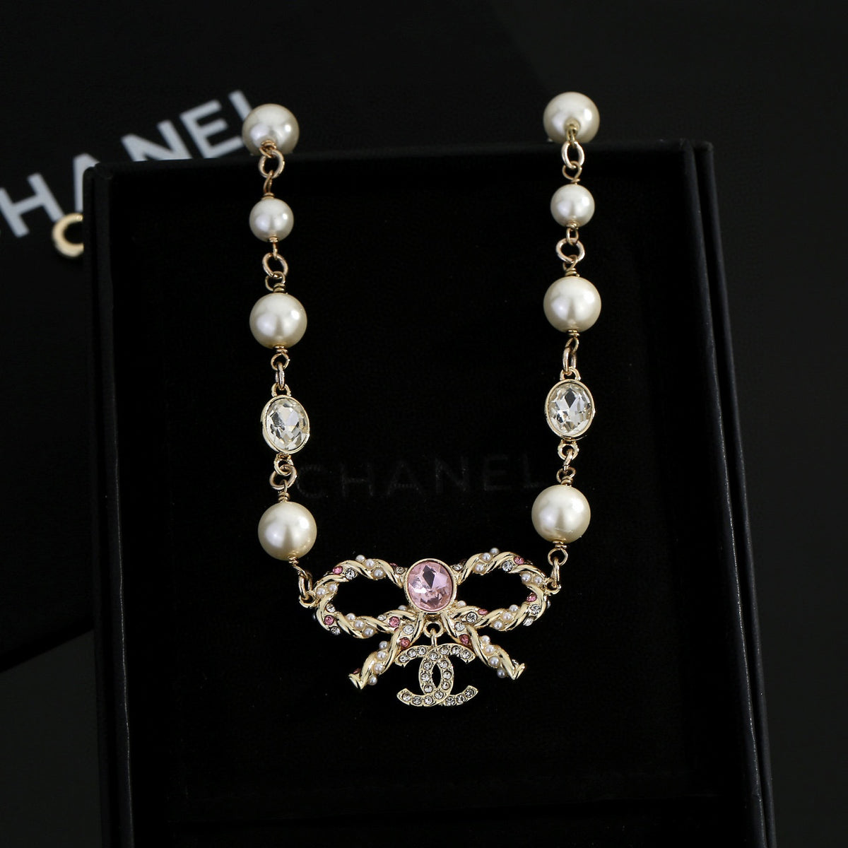 Bow Pearl-Detail Pendant Necklace – Pearl Detail – Design 002 side detail
