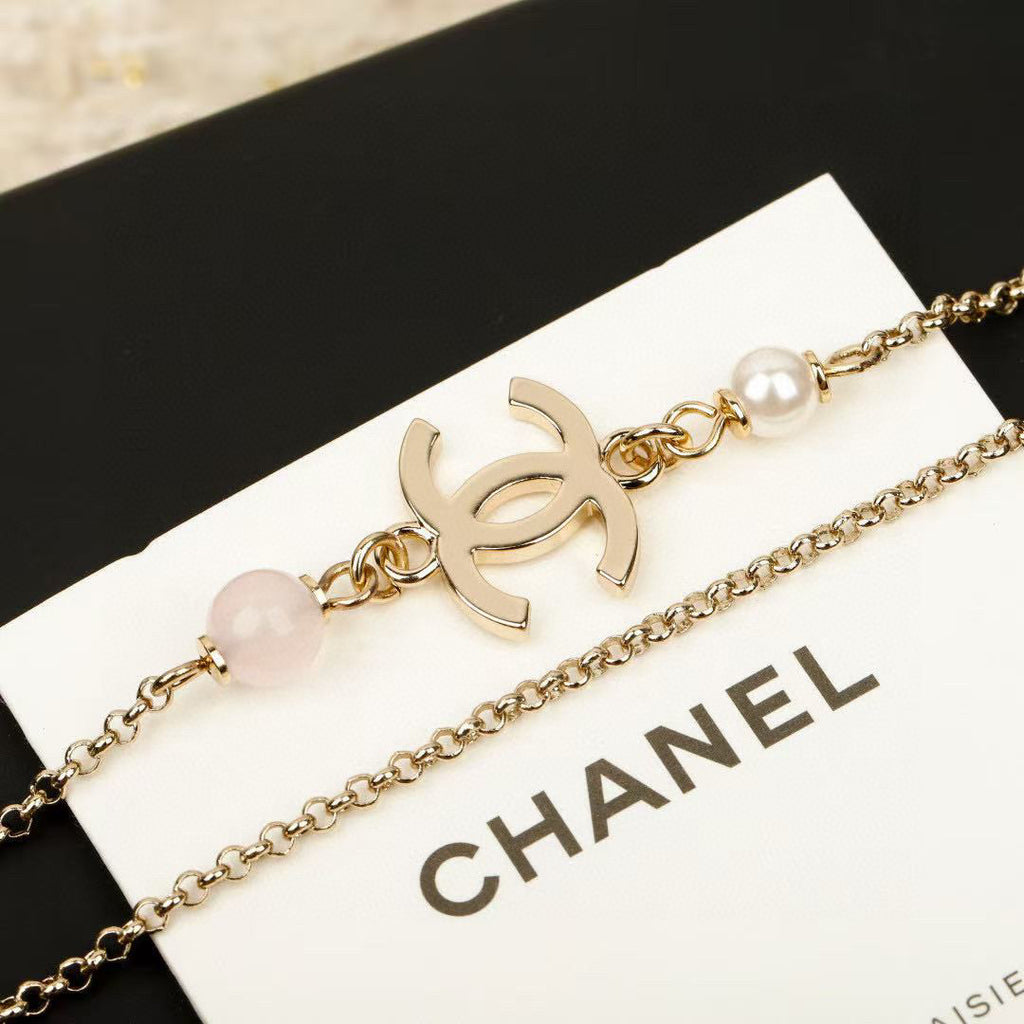 Pearl Pearl-Detail Pendant Necklace – Pearl Detail – Design 065 styled product view