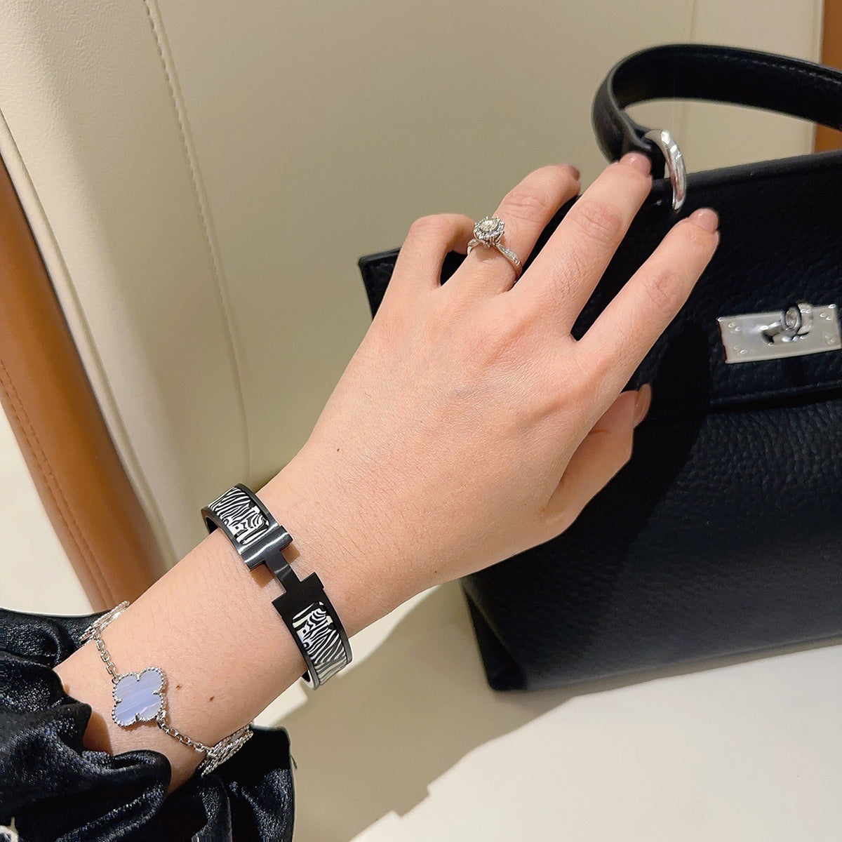 Horse Bangle in Gold-Tone – Enamel Detail – Design 013 detail view
