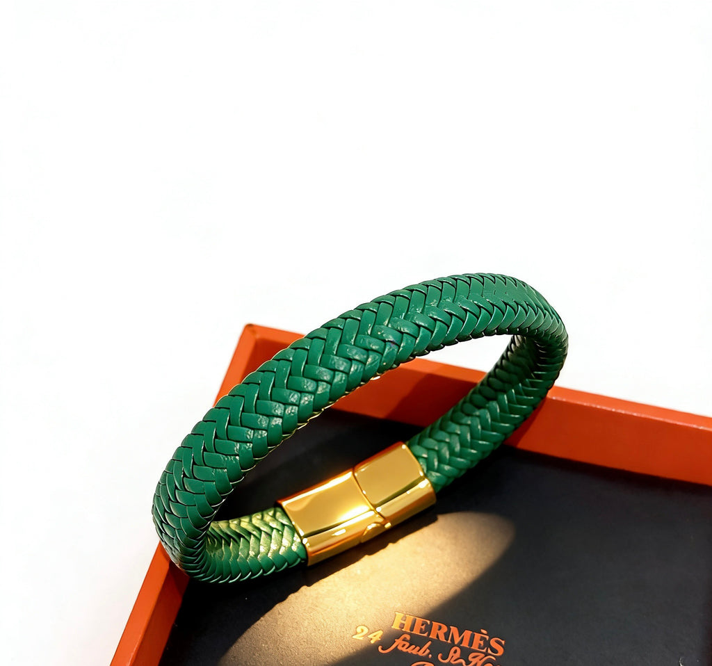 Horse Bangle in Gold-Tone – Braided Detail – Design 003 detail view
