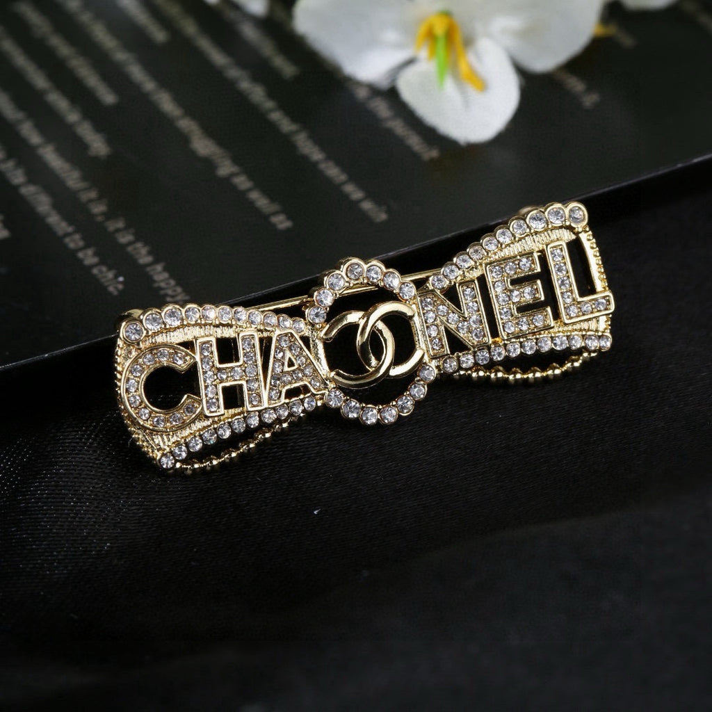 Double-C Emblem Brooch in Polished Metal-Tone – Design 019 close-up detail