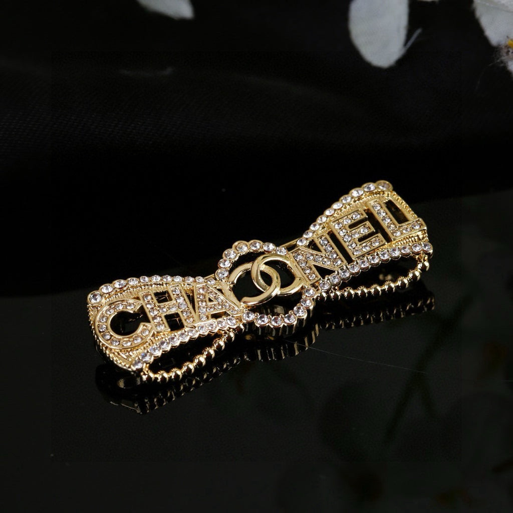Double-C Emblem Brooch in Polished Metal-Tone – Design 019 side detail
