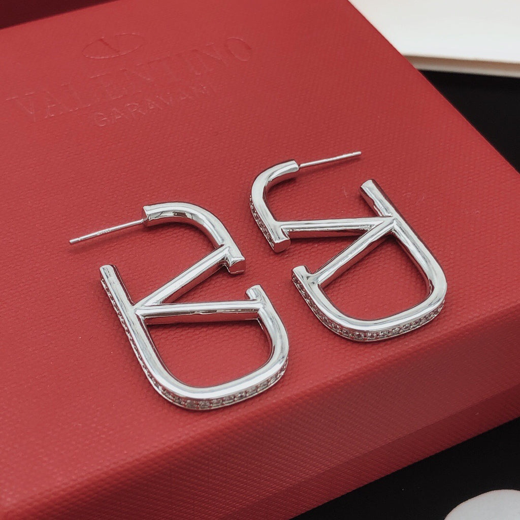 V Emblem Crystal-Accent Stud Earrings – Purple – Design 04 detail view