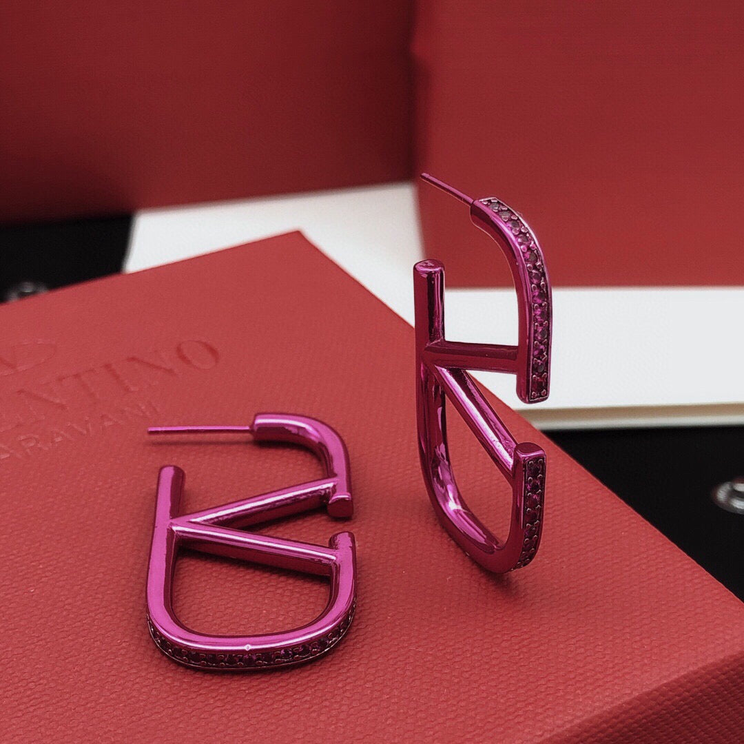 V Emblem Crystal-Accent Stud Earrings – Purple – Design 05 main product view