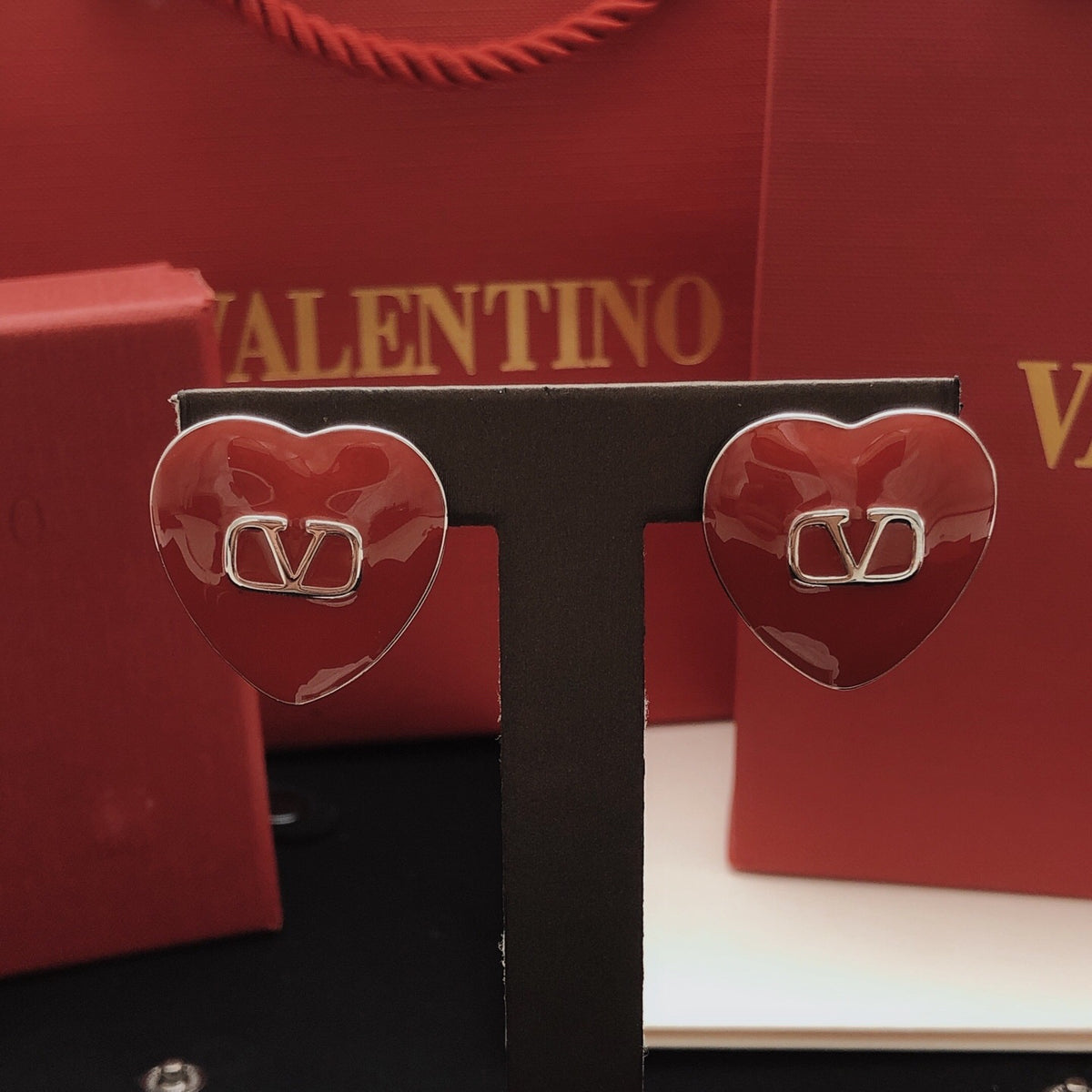 Heart Stud Earrings in Gold-Tone – Red – Design 03 detail view