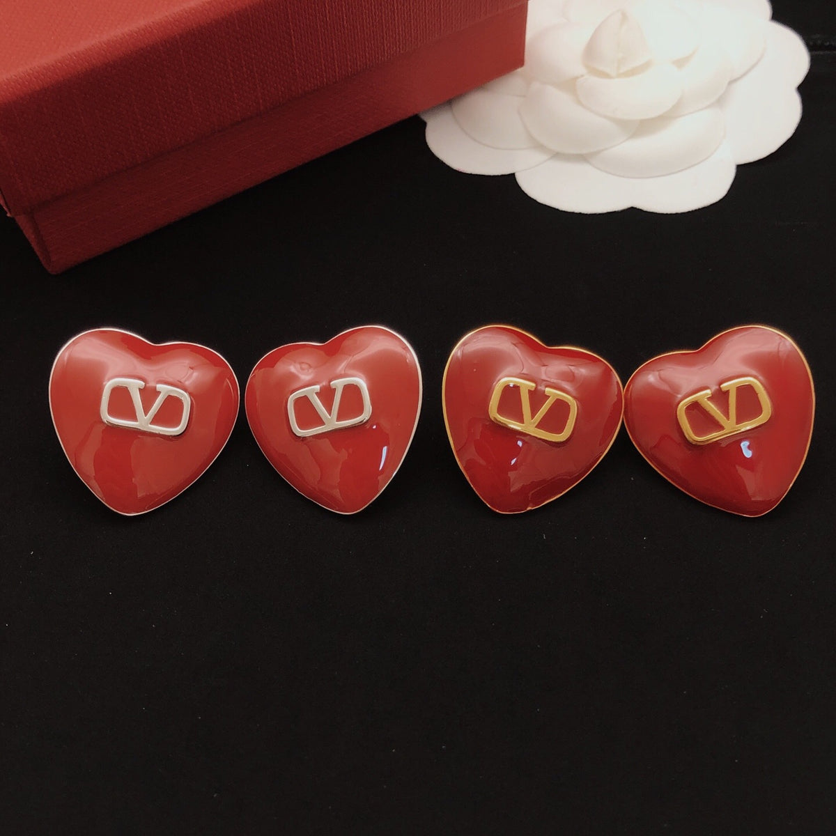 Heart Stud Earrings in Gold-Tone – Red – Design 02 close-up view