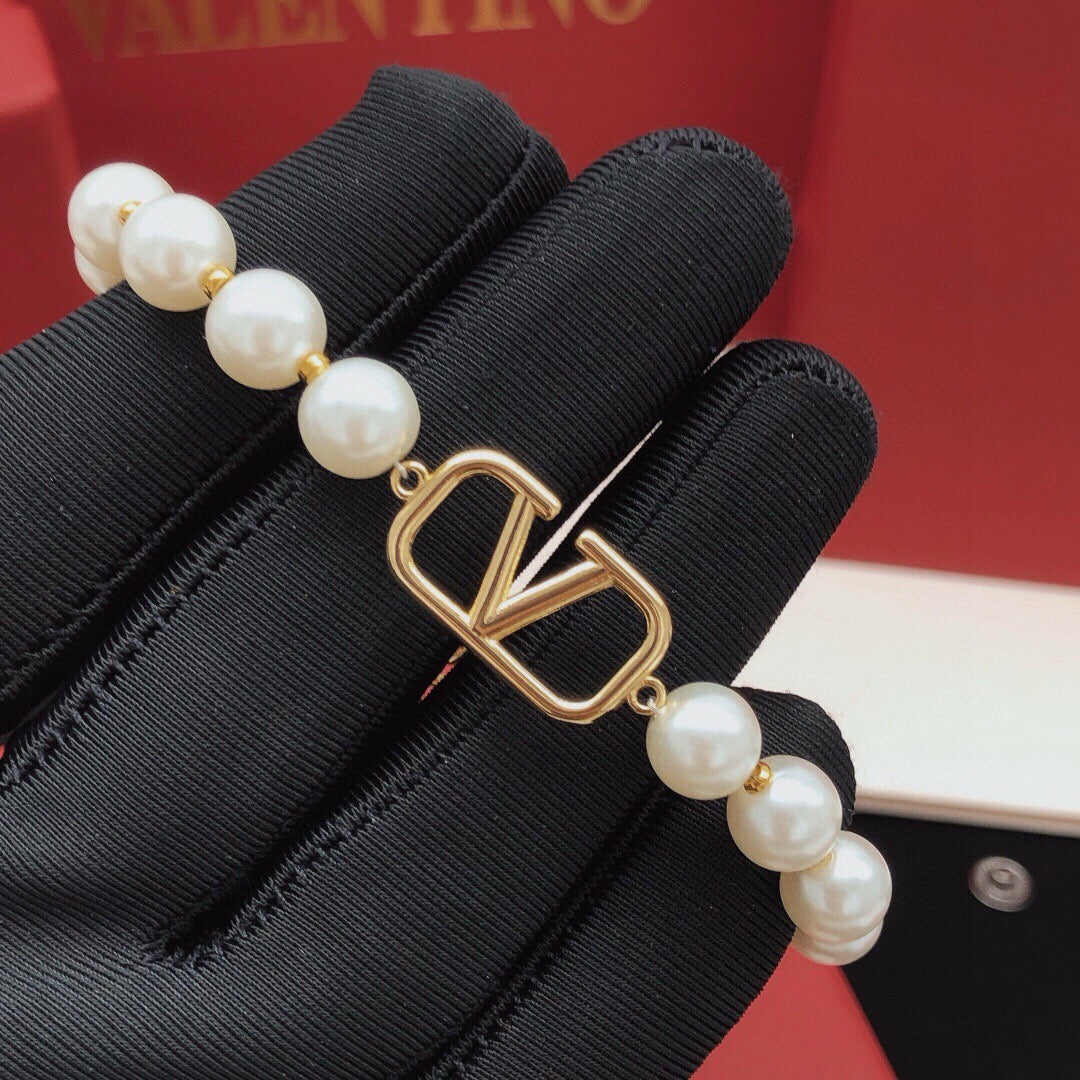 Signature Emblem Bracelet in Gold-Tone – Design 11 detail view