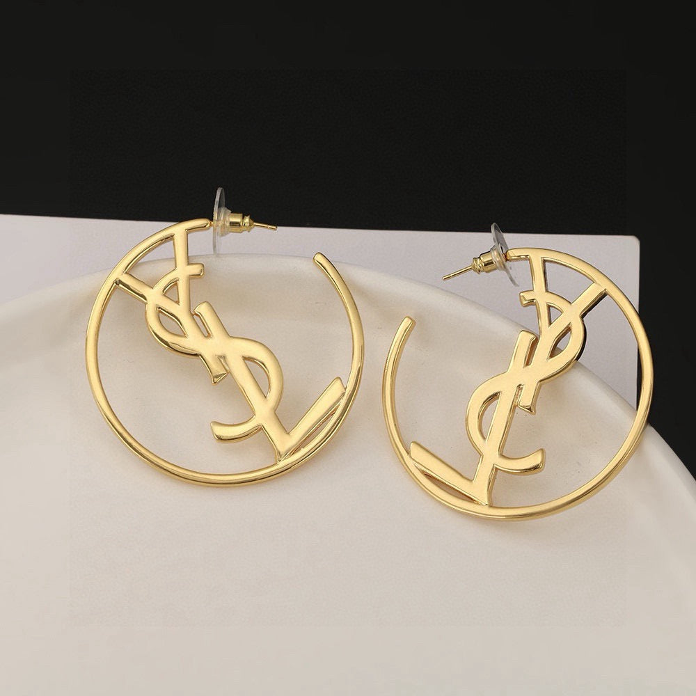 Geometric Emblem Brooch in Gold-Tone – Design 004 detail view