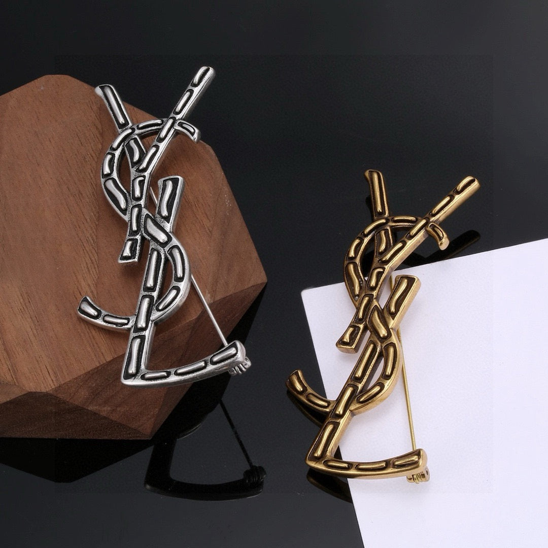 Geometric Emblem Brooch in Polished Metal-Tone – Design 015 side detail
