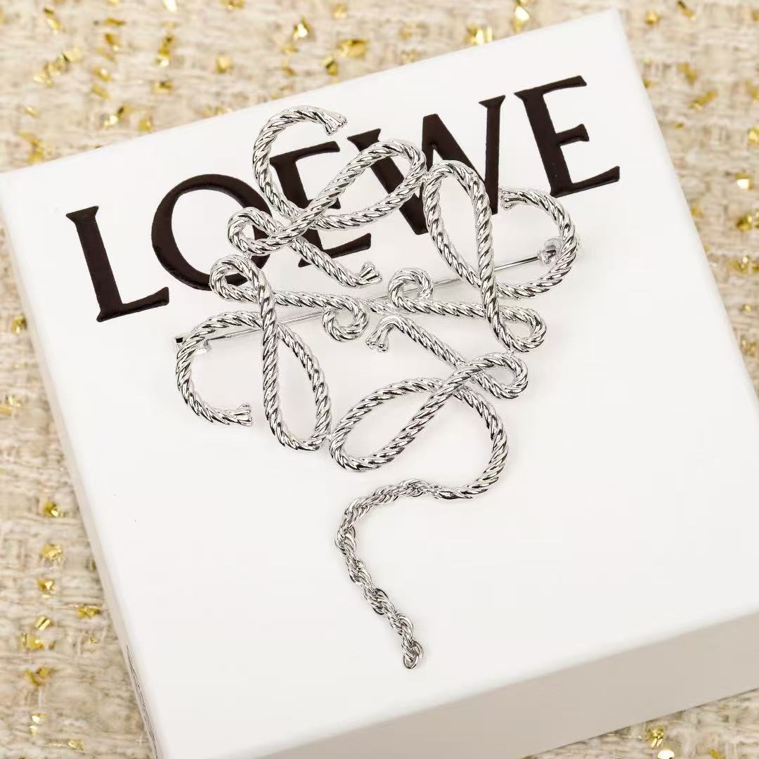 Signature Emblem Brooch in Polished Metal-Tone – Design 058 close-up detail