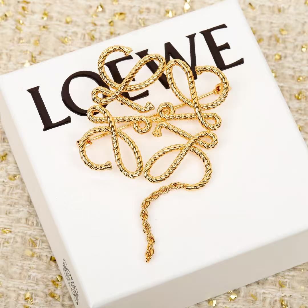 Signature Emblem Brooch in Polished Metal-Tone – Design 058 detail view
