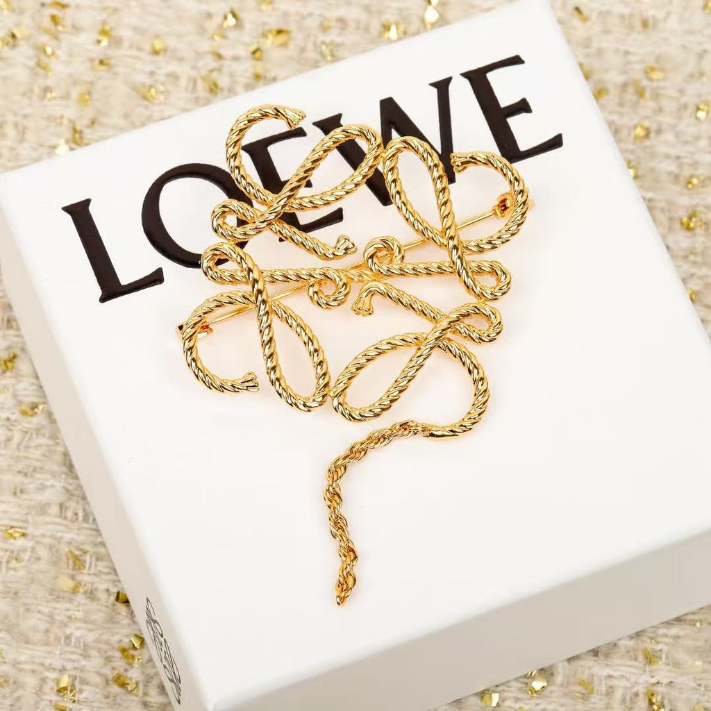 Signature Emblem Brooch in Polished Metal-Tone – Design 062 side detail