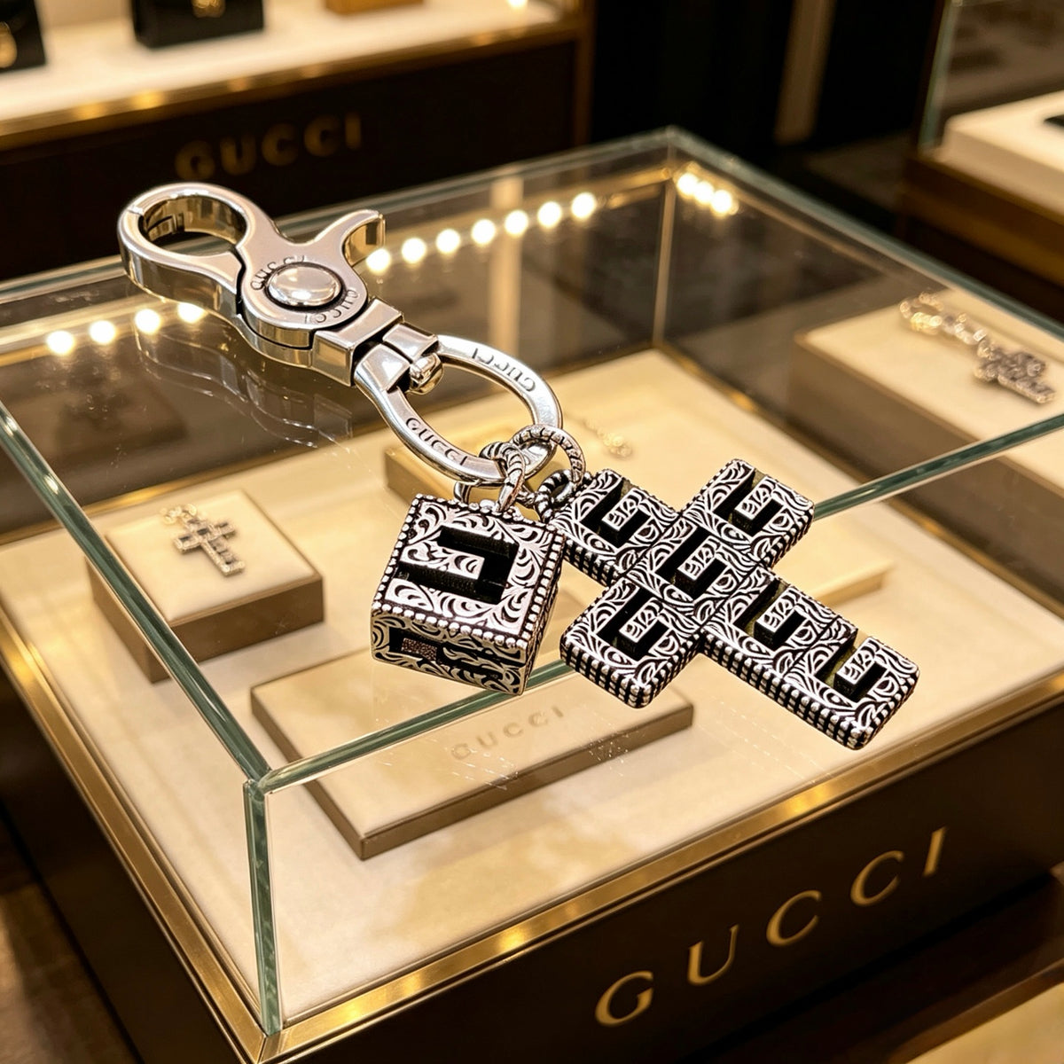 Double-G Emblem Keychain in Polished Metal-Tone – Design 032 detail view