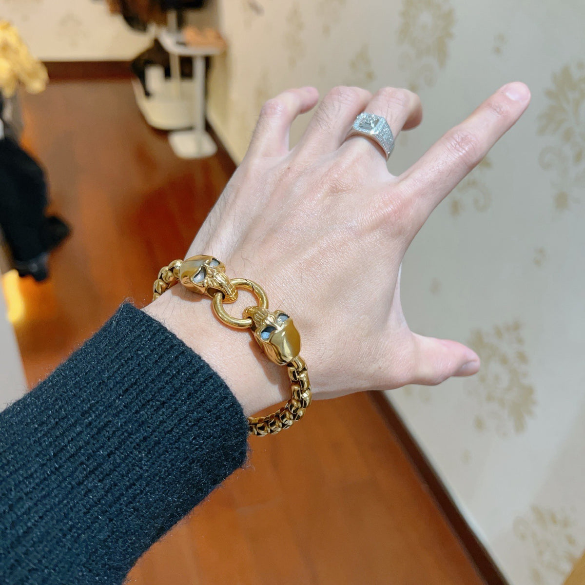 Floral Bracelet in Polished Metal-Tone – Design 010 detail view