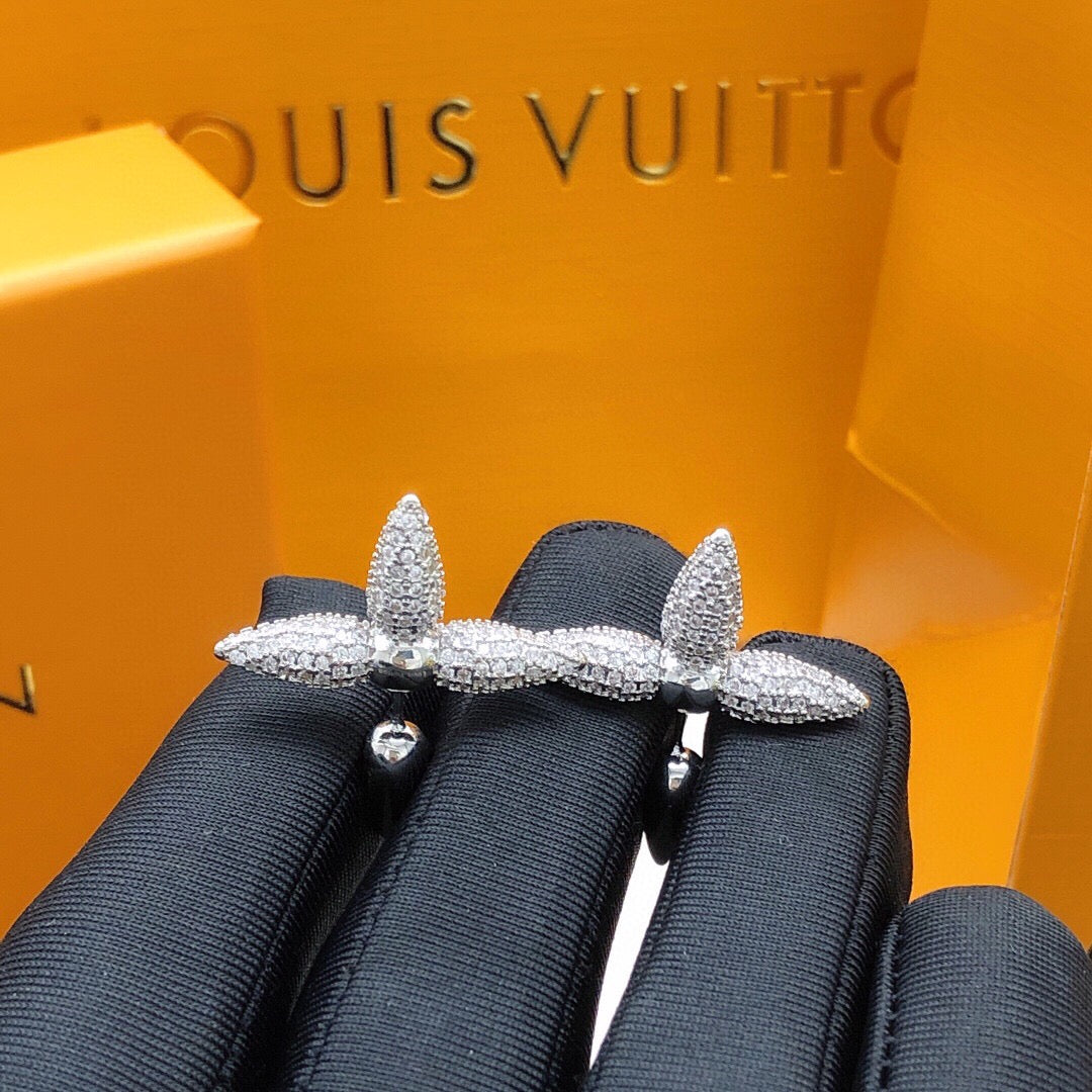 Star Stud Earrings in Silver-Tone – Silver Detail – Design 004 main product view