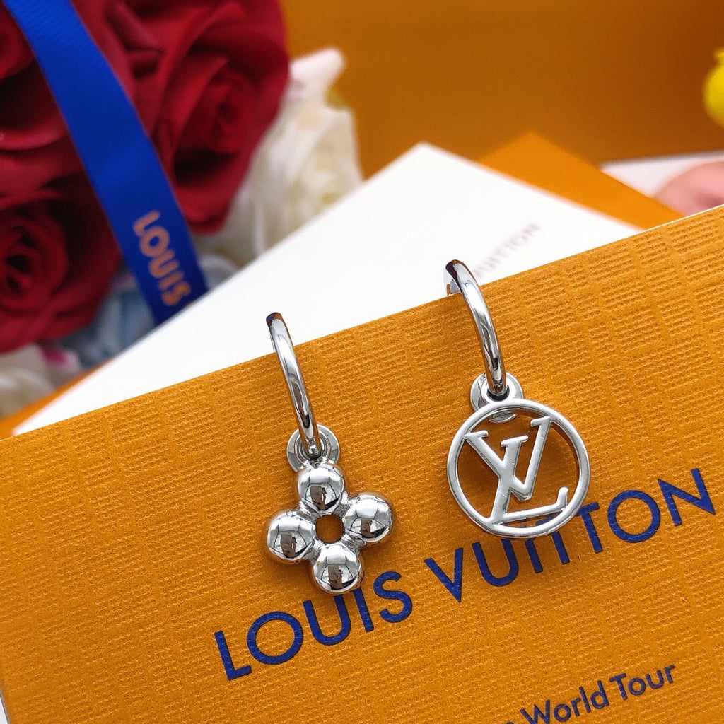 Geometric Emblem Stud Earrings in Gold-Tone – Design 025 detail view