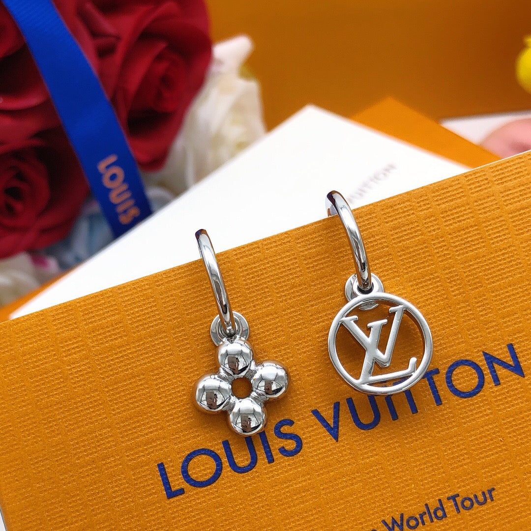 Geometric Emblem Stud Earrings in Gold-Tone – Design 025 detail view