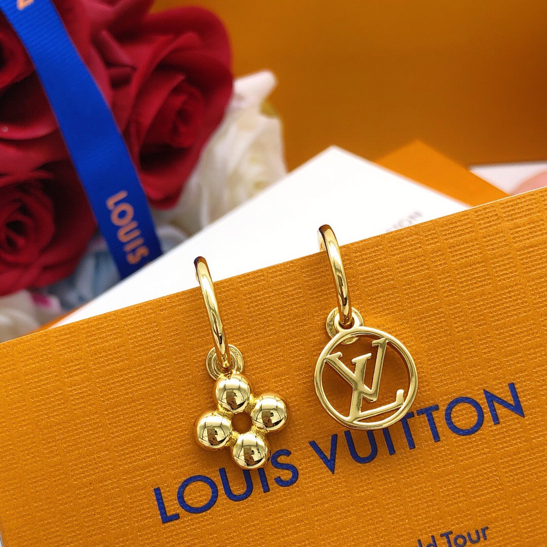 Geometric Emblem Stud Earrings in Gold-Tone – Design 024 detail view