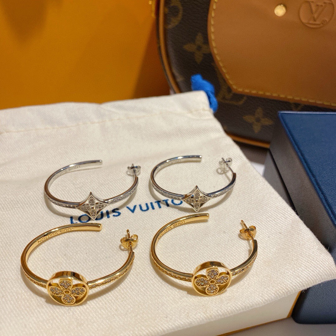 Round Statement Earrings in Silver-Tone – Silver Detail detail view