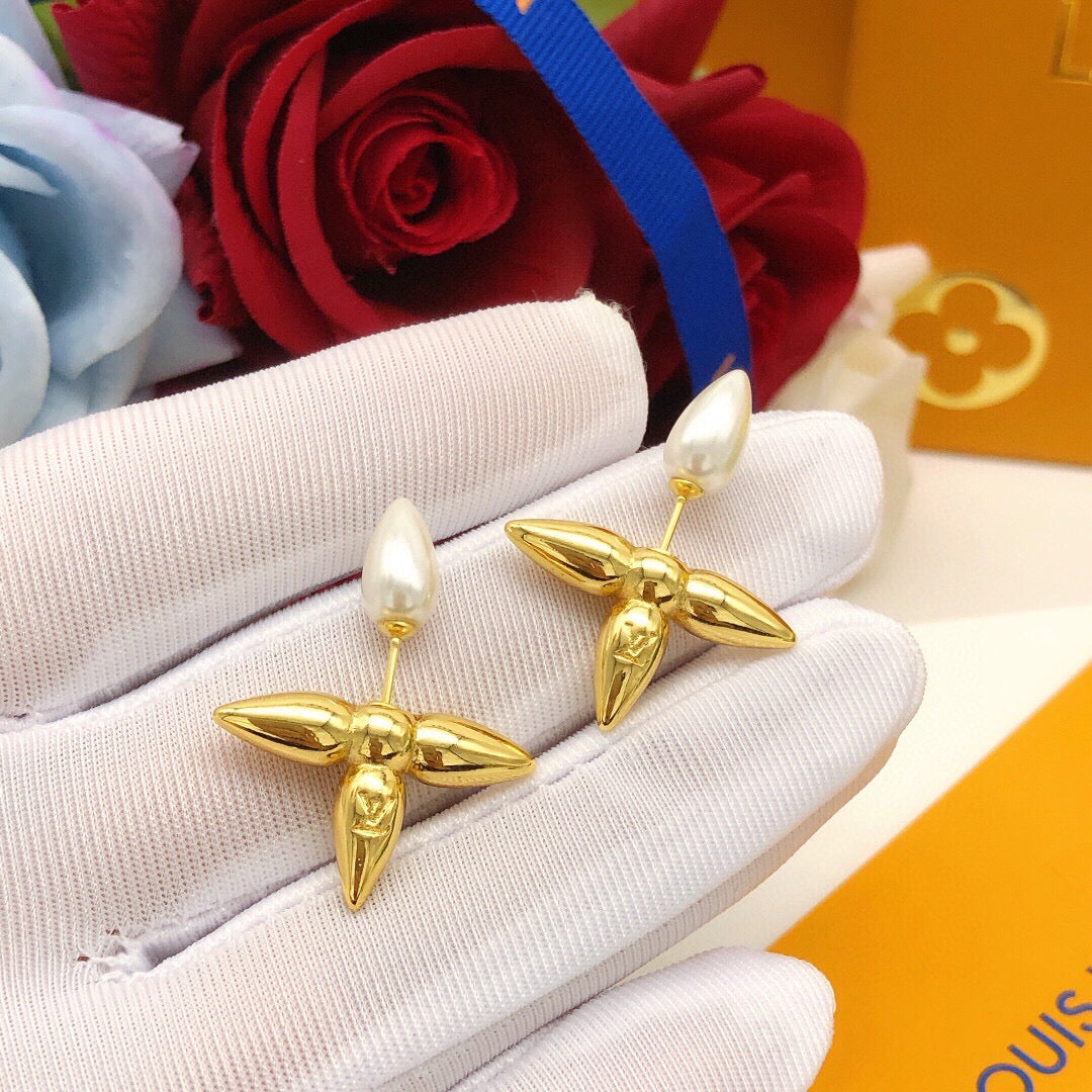 Geometric Emblem Stud Earrings in Gold-Tone – Design 022 side detail