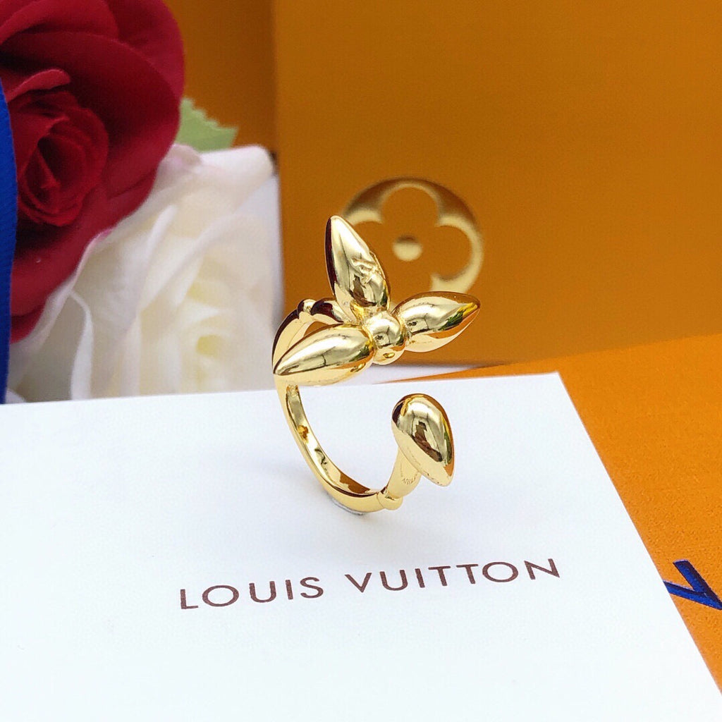 Geometric Emblem Statement Ring in Gold-Tone – Design 008 detail view