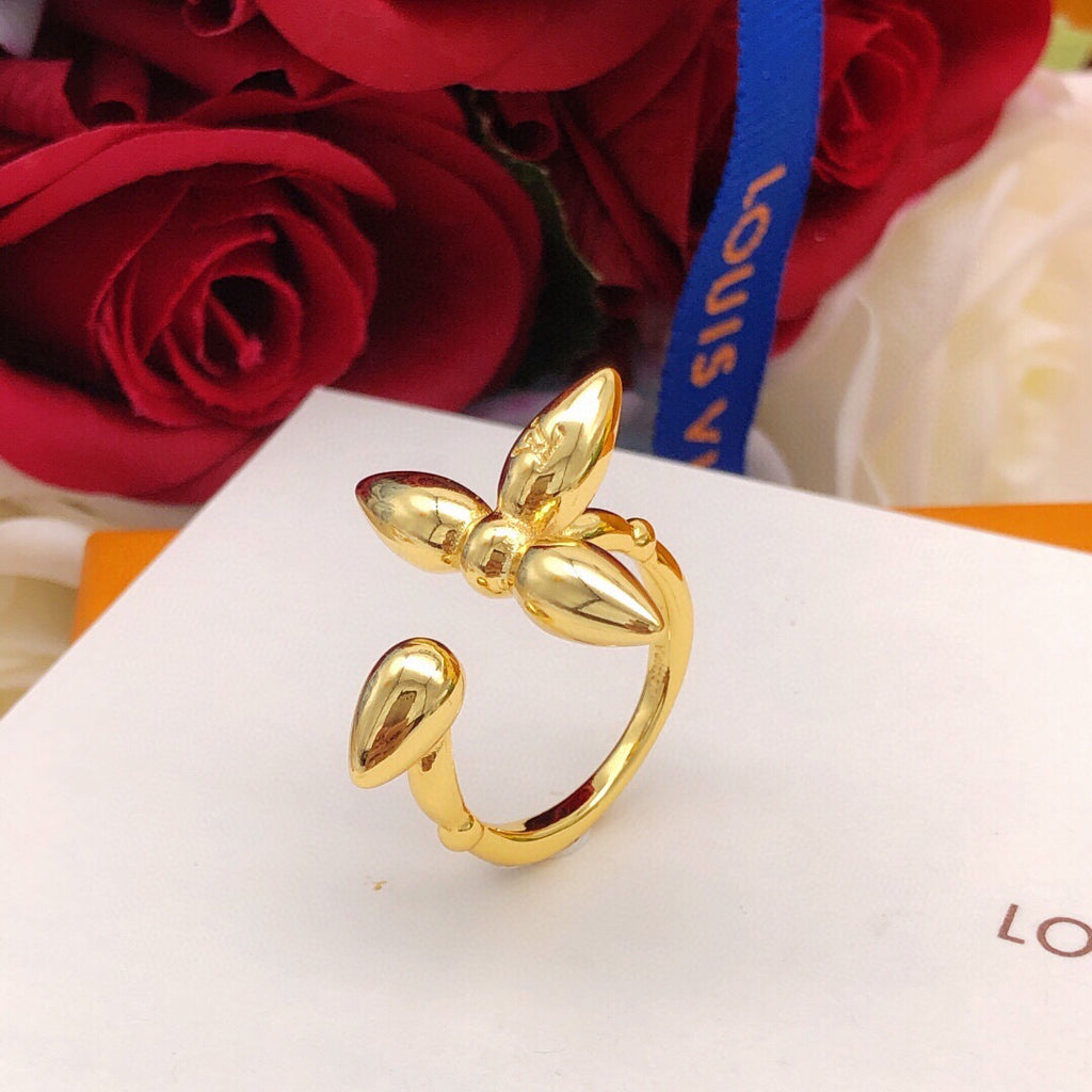 Geometric Emblem Statement Ring in Gold-Tone – Design 008 side detail