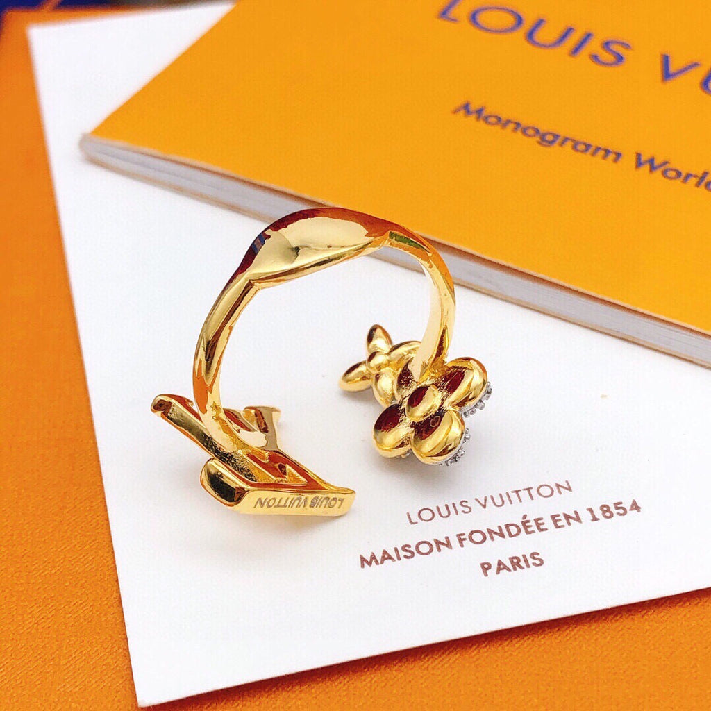 Geometric Emblem Statement Ring in Gold-Tone – Design 003 close-up detail