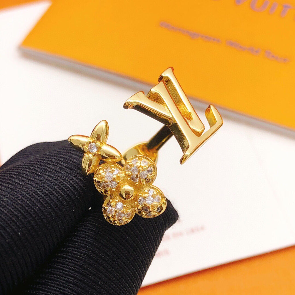 Floral Statement Ring in Gold-Tone – Design 001 detail view