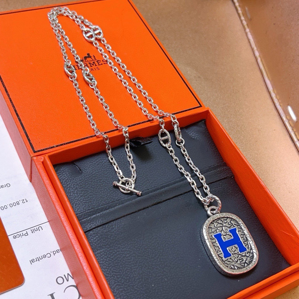 Toggle Pendant Necklace in Polished Metal-Tone – Toggle Detail – Design 018 main product view