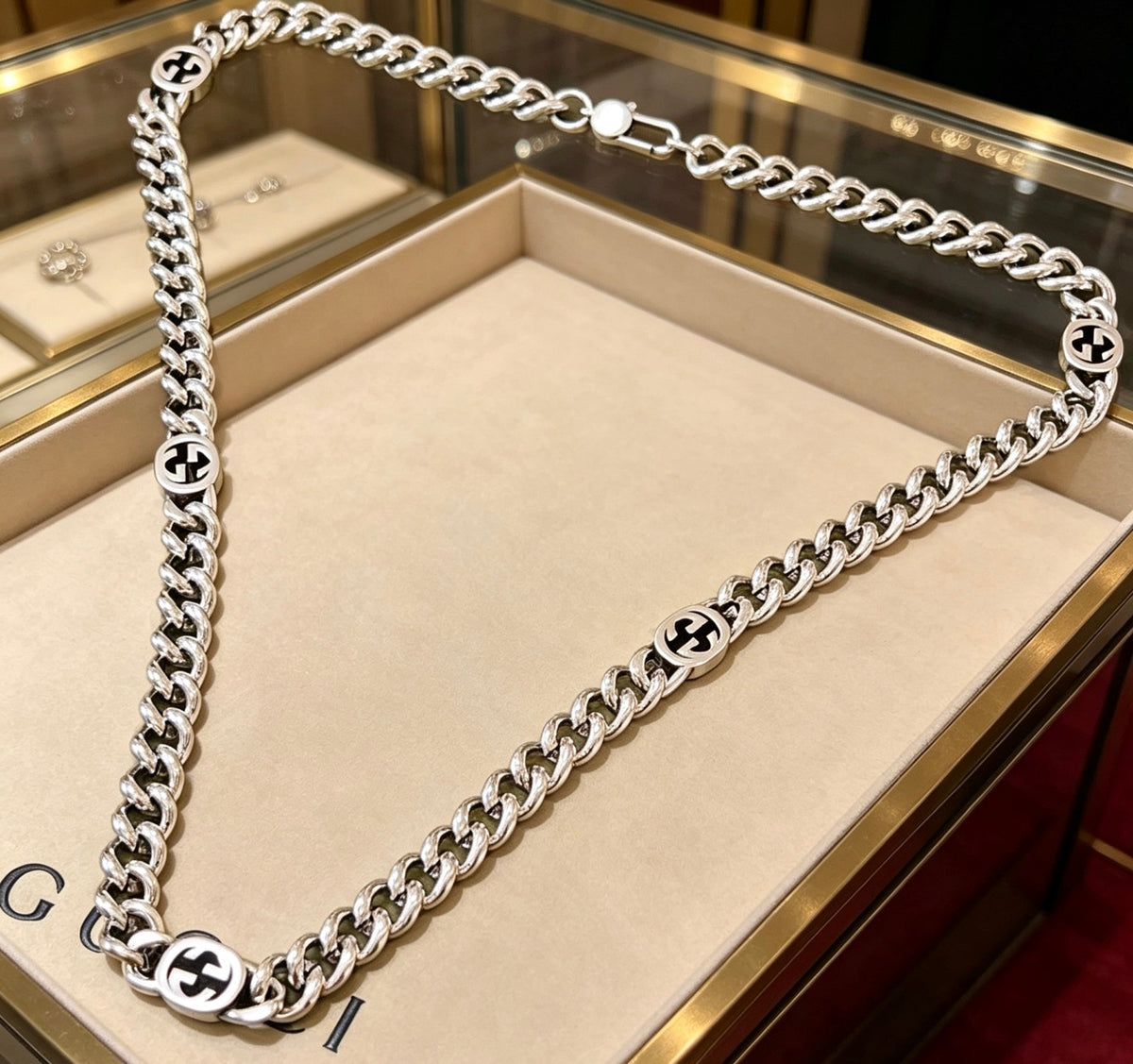 Chain Pendant Necklace in Polished Metal-Tone – Design 004 side detail