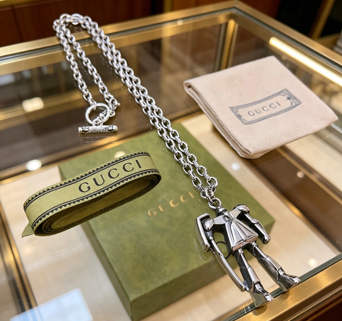 Double-G Emblem Pendant Necklace in Silver-Tone – Vintage Detail – Design 023 main product view
