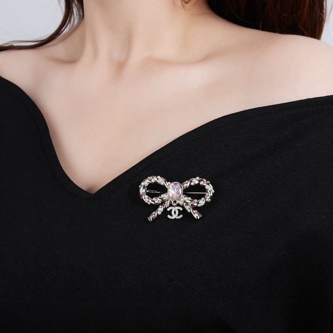 Double-C Emblem Brooch in Polished Metal-Tone – Pink Detail front product view