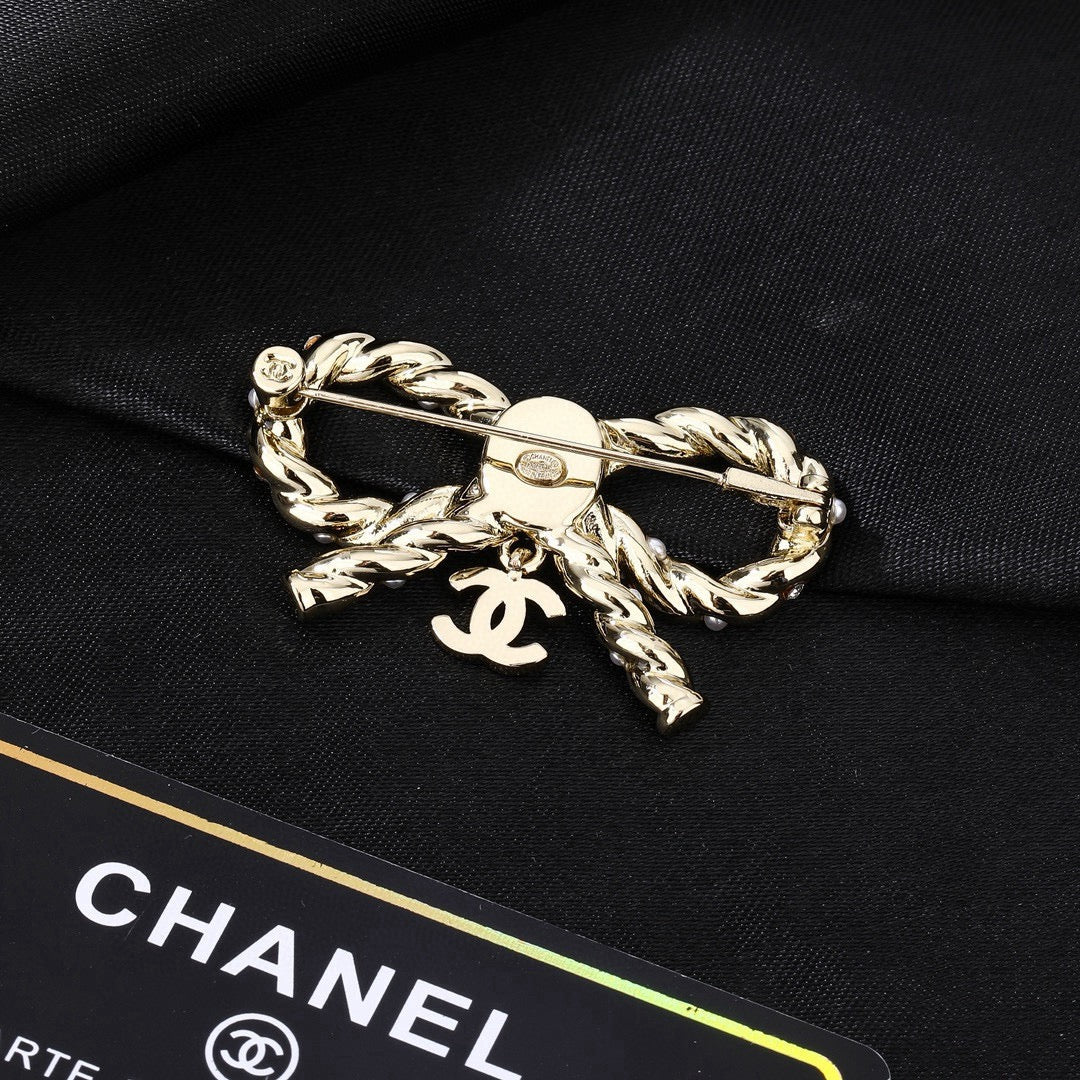 Double-C Emblem Brooch in Polished Metal-Tone – Pink Detail close-up detail